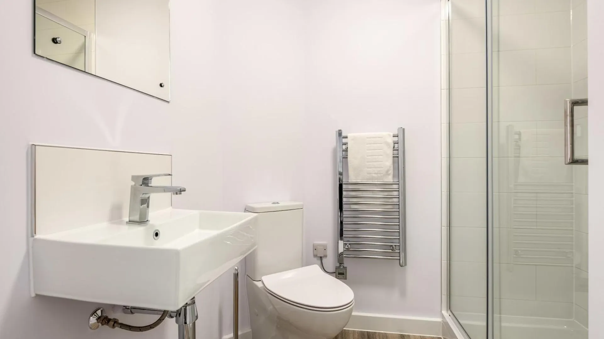 Contemporary 1 Bedroom Home In York 0*,